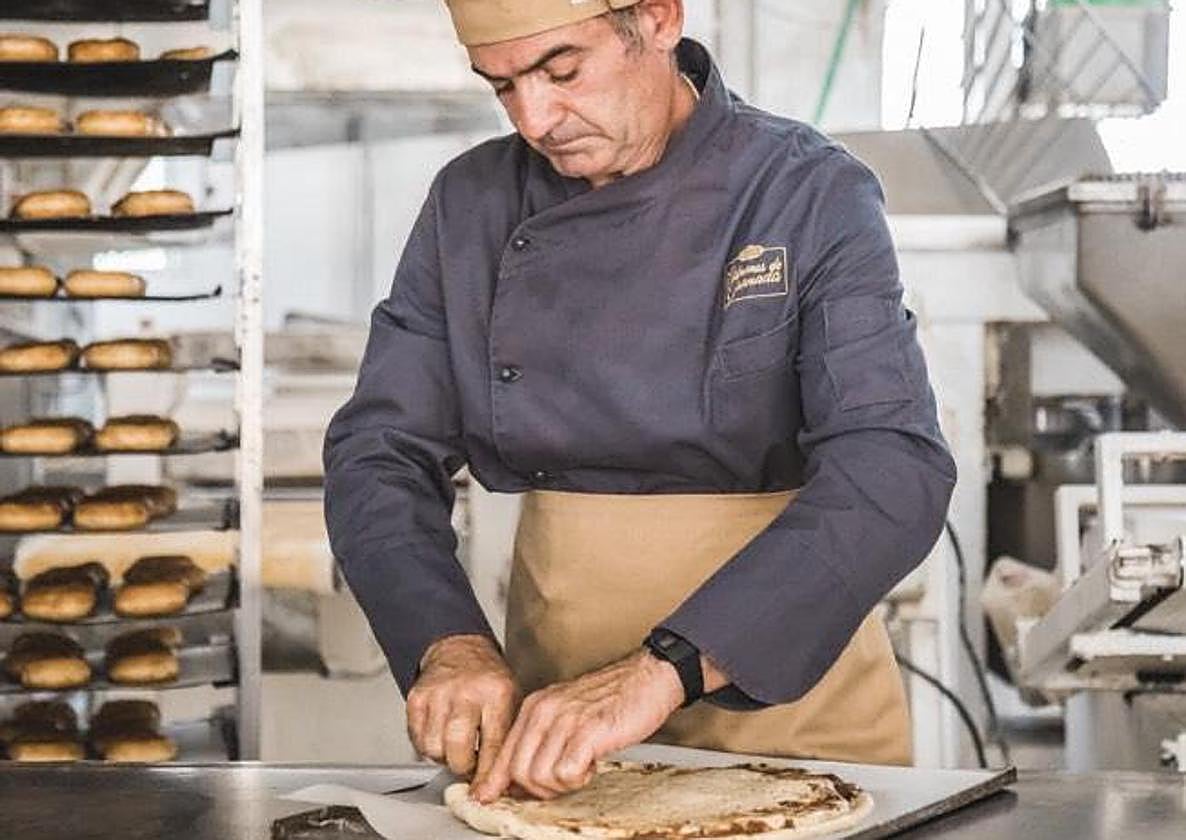 En el obrador de Diego Fernández en Alfacar se trabaja sin descanso