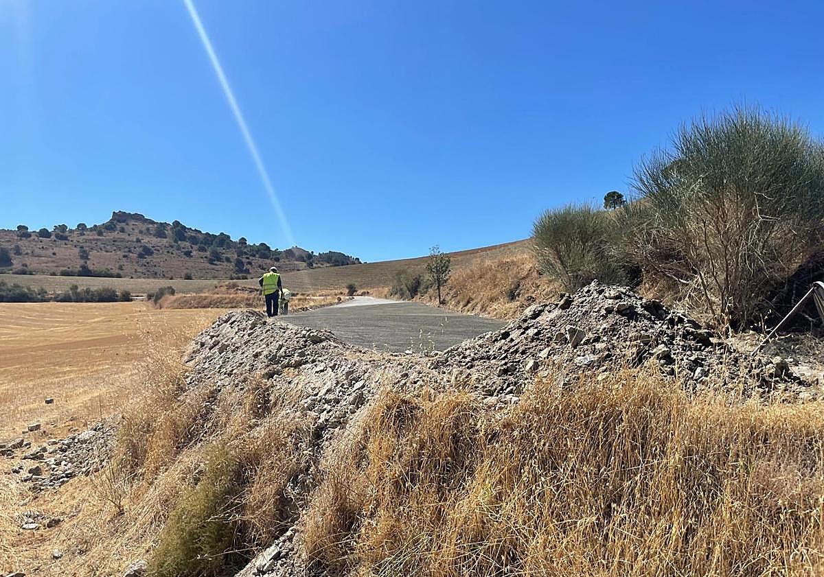 Imagen principal - La Junta repara uno de los accesos más populares al Parque de Sierra Nevada