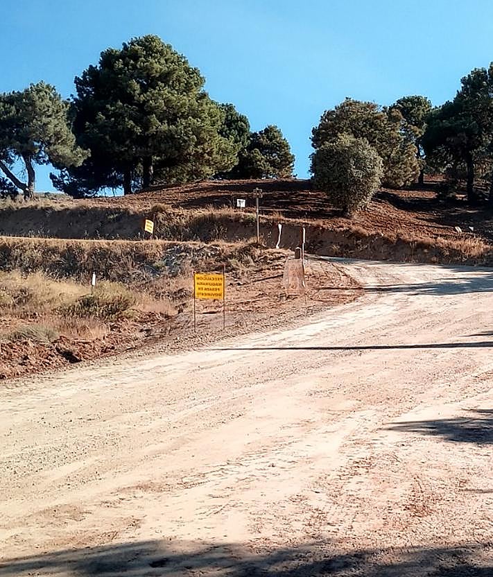 Imagen secundaria 2 - La Junta repara uno de los accesos más populares al Parque de Sierra Nevada