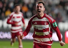 El rojiblanco Álex Sola celebra su gol en Burgos.