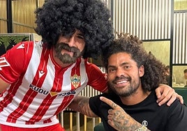 ópez disfrazado junto a Aridane.