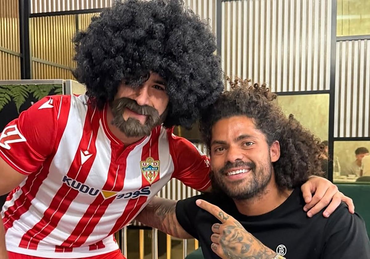 ópez disfrazado junto a Aridane.