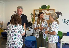 El delegado de Salud, en una reciente visita al Materno Infantil.