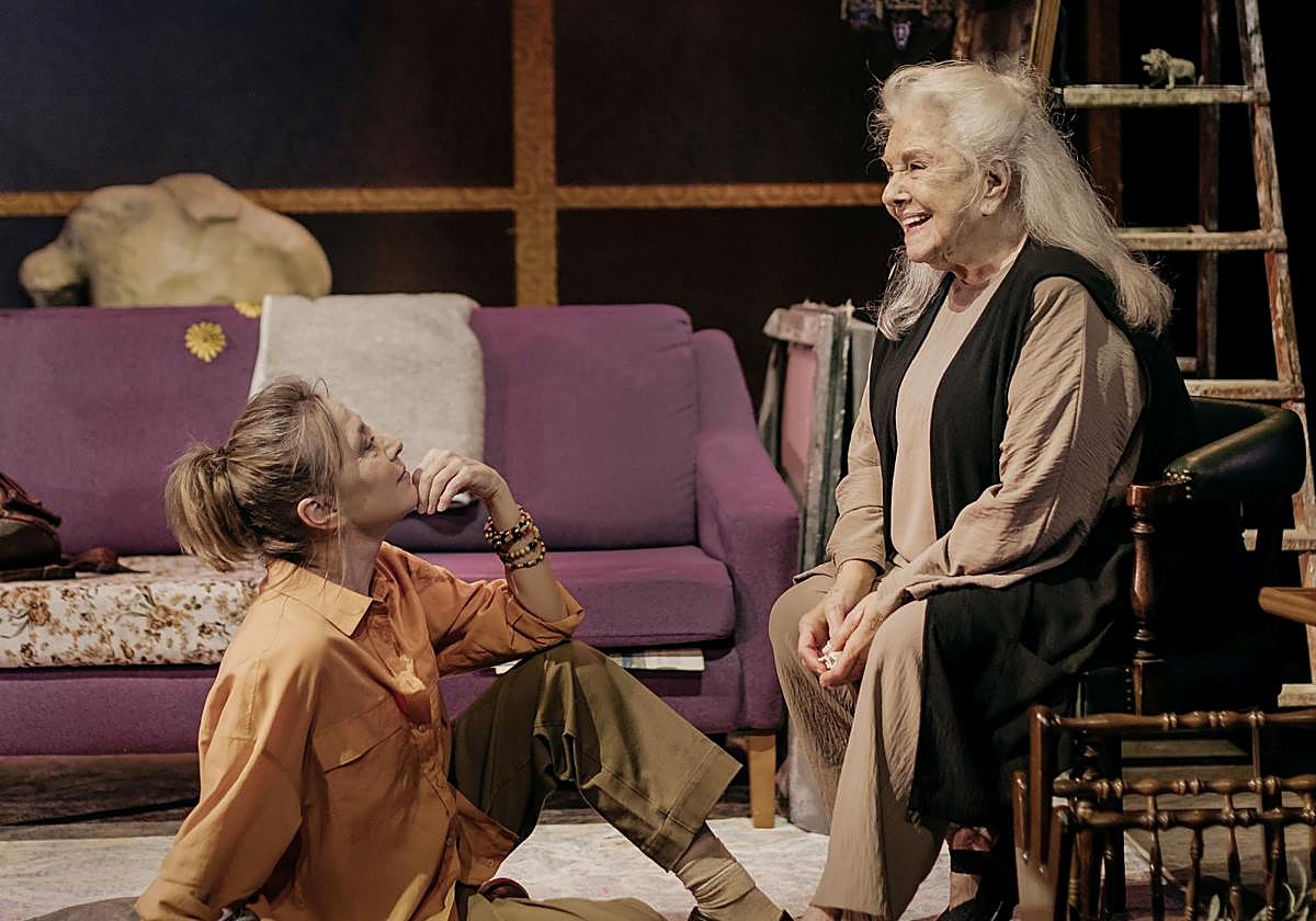 Natalia Dicenta y Lola Herrera, en un momento de la obra.