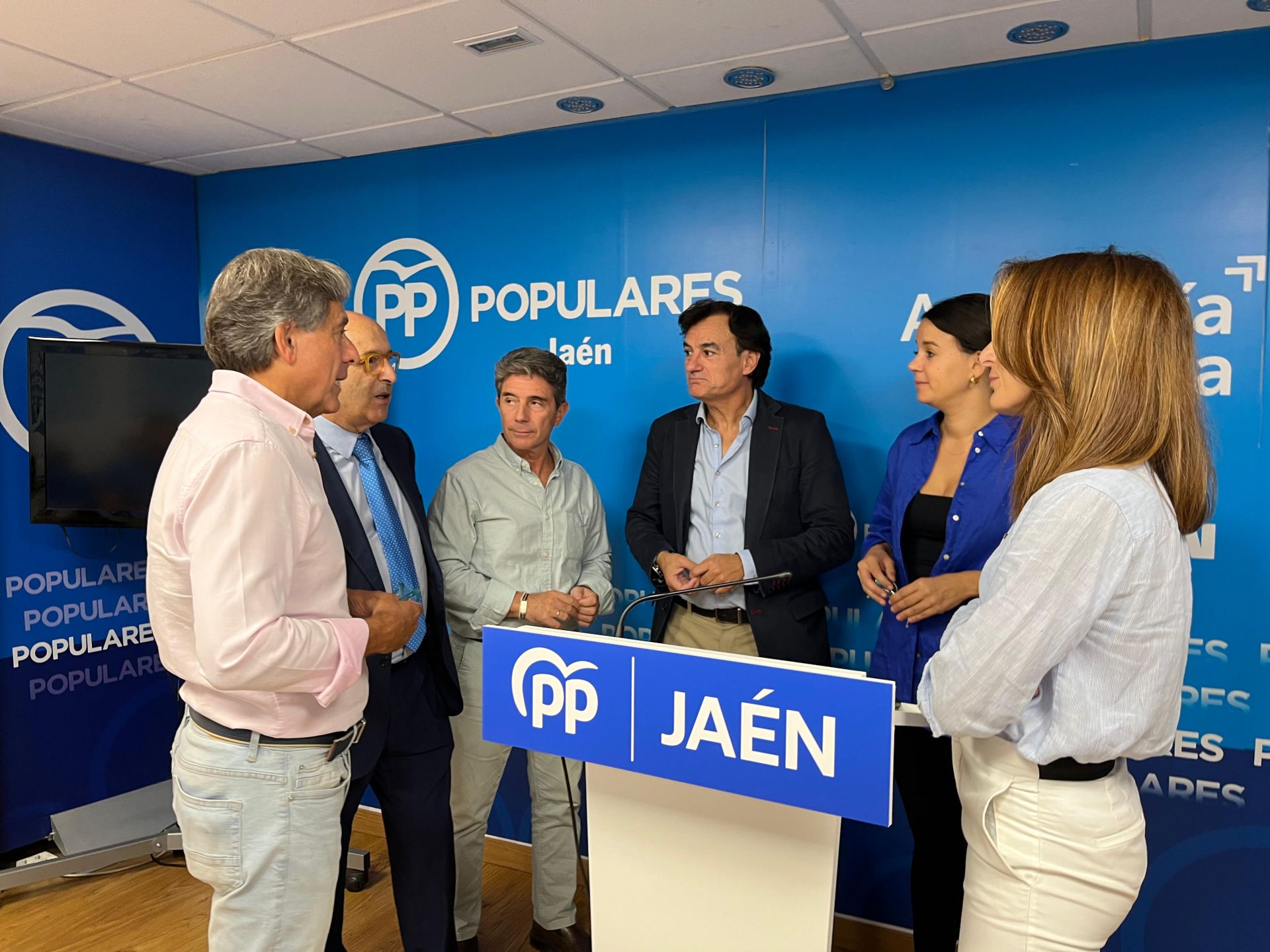 Parte del grupo 'popular', en la sede del PP de Jaén.