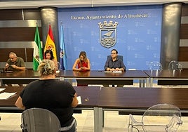 Almuñécar adjudica más de medio millón de euros en inversiones para deportes, playas y cementerios