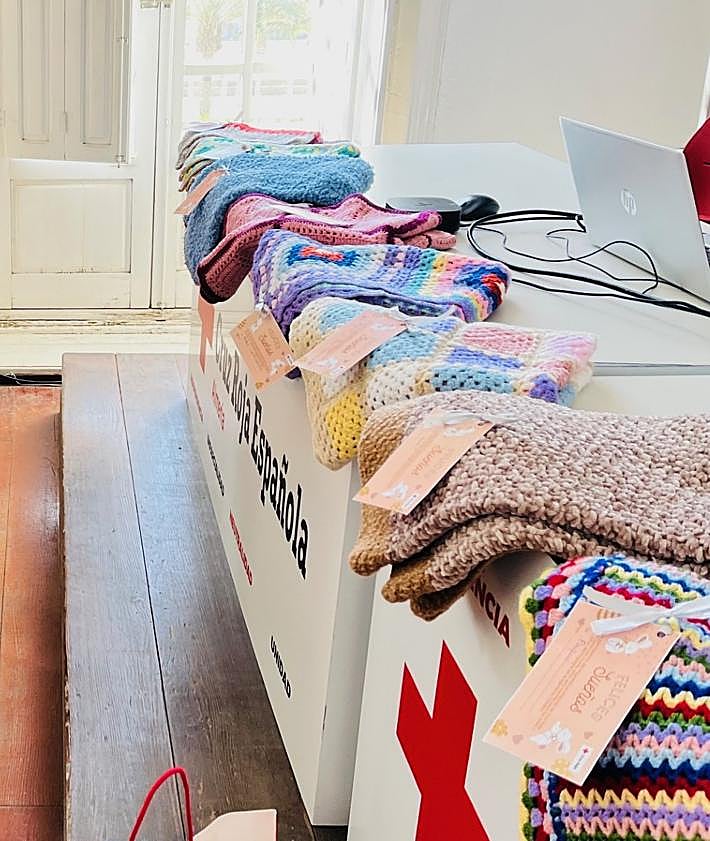 Imagen secundaria 2 - La solidaridad se teje a croché