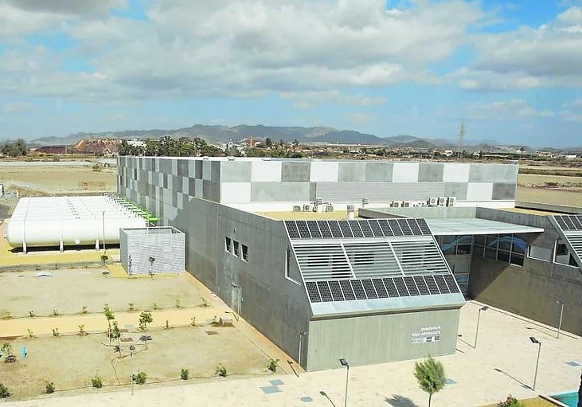 Los regantes exigen soluciones en el Levante después de trece años sin la «desaladora de la vergüenza»