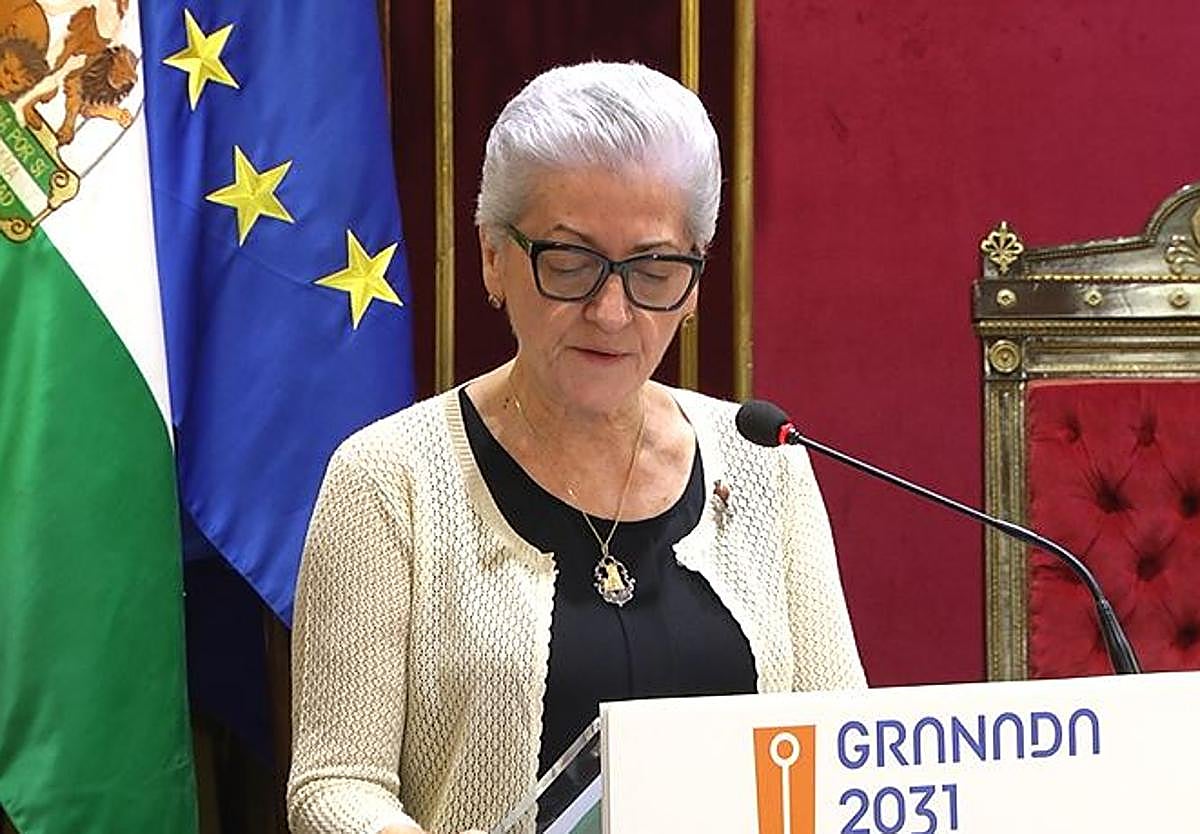 La locutora de radio Emilia Cayuela en su pregón.