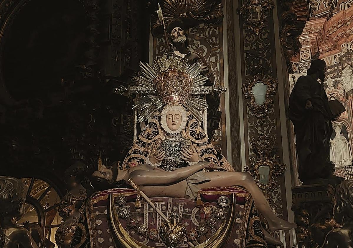 La Virgen de las Angustias ya está en el crucero de la Basílica.