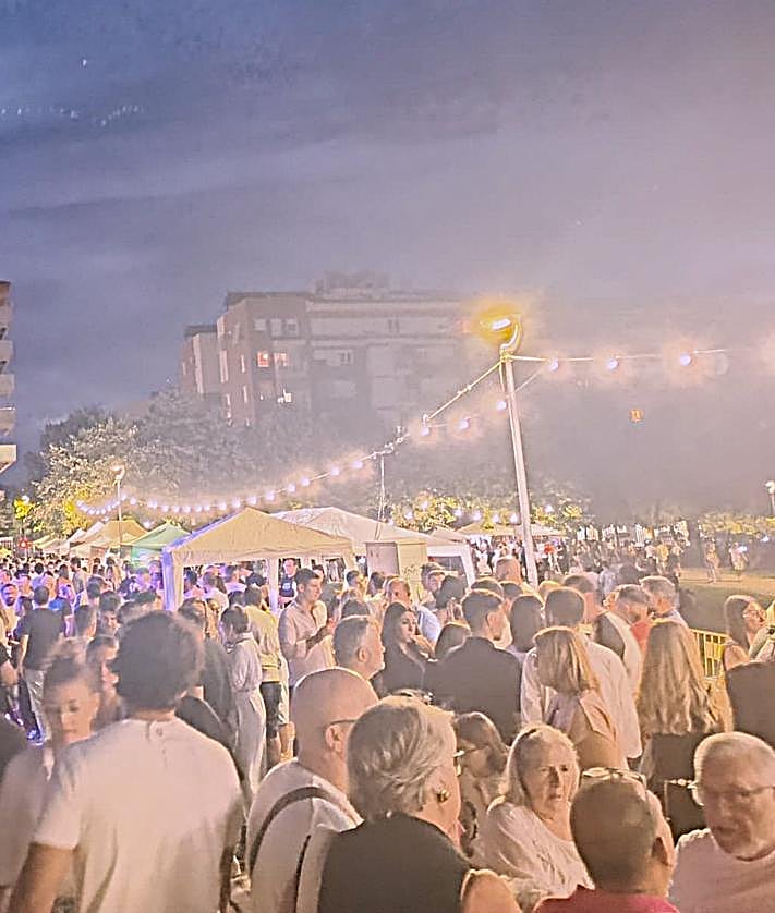 Imagen secundaria 2 - El Bulevar vive una noche de música electrónica, arte y gastronomía local