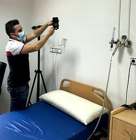 Instalación de los equipos de grabación de audio en el hospital Doctor Sagaz de Jaén.
