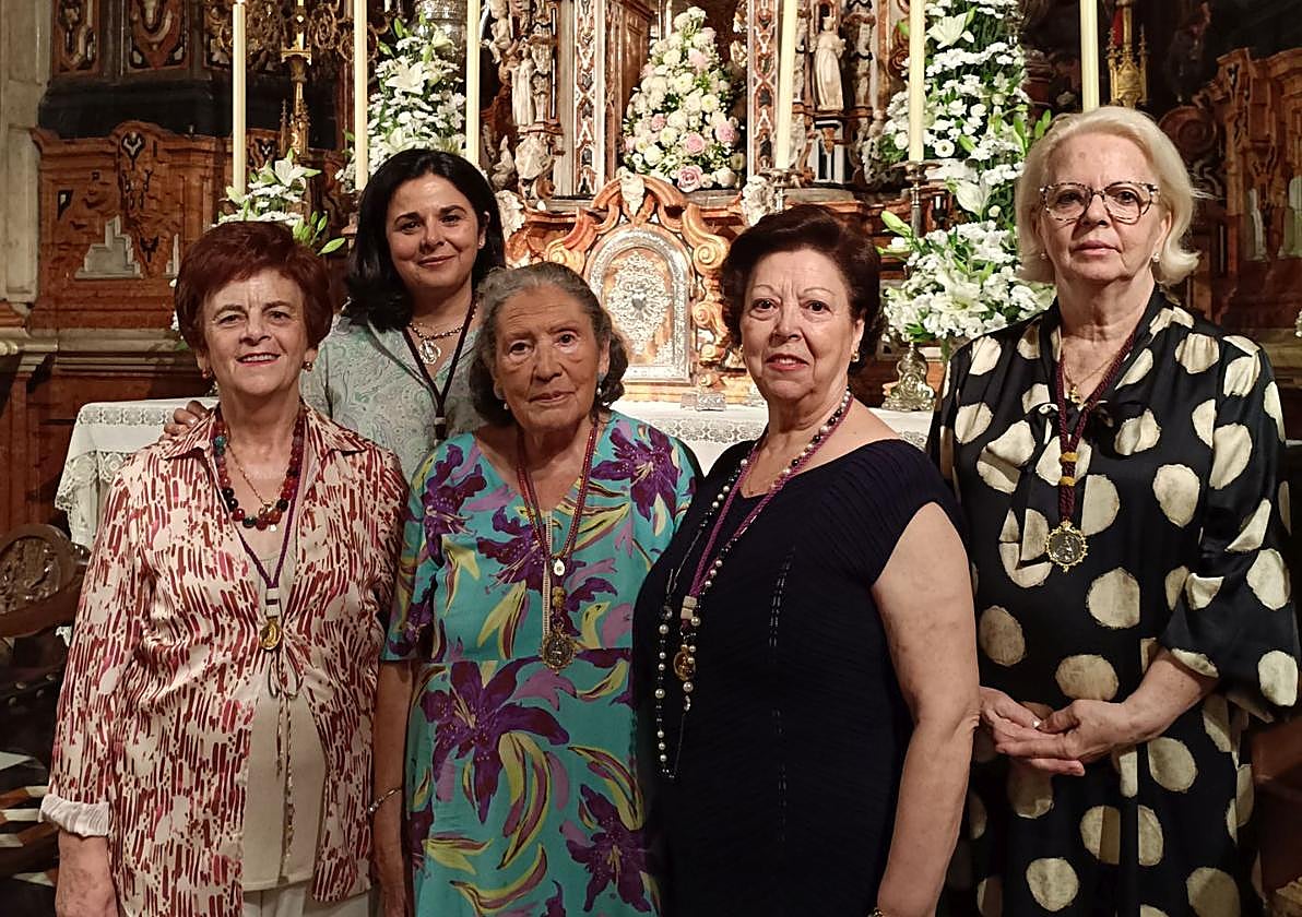 Adela Rodríguez, Carolina Oviedo, Carmen Muñoz, Isabel Justicia y Antonia Sánchez.