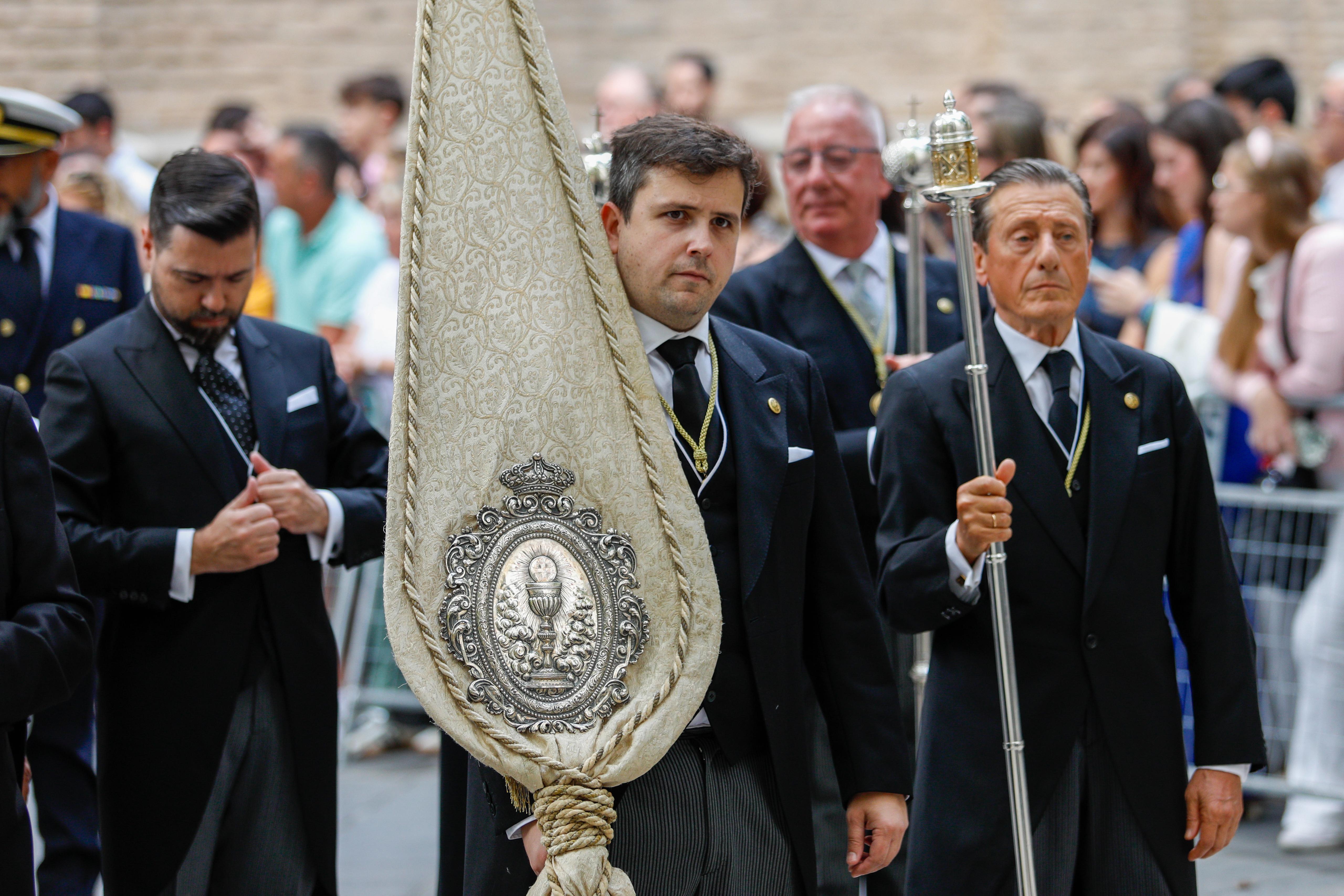 Las imágenes de la procesión de la Patrona por las calles de Granada