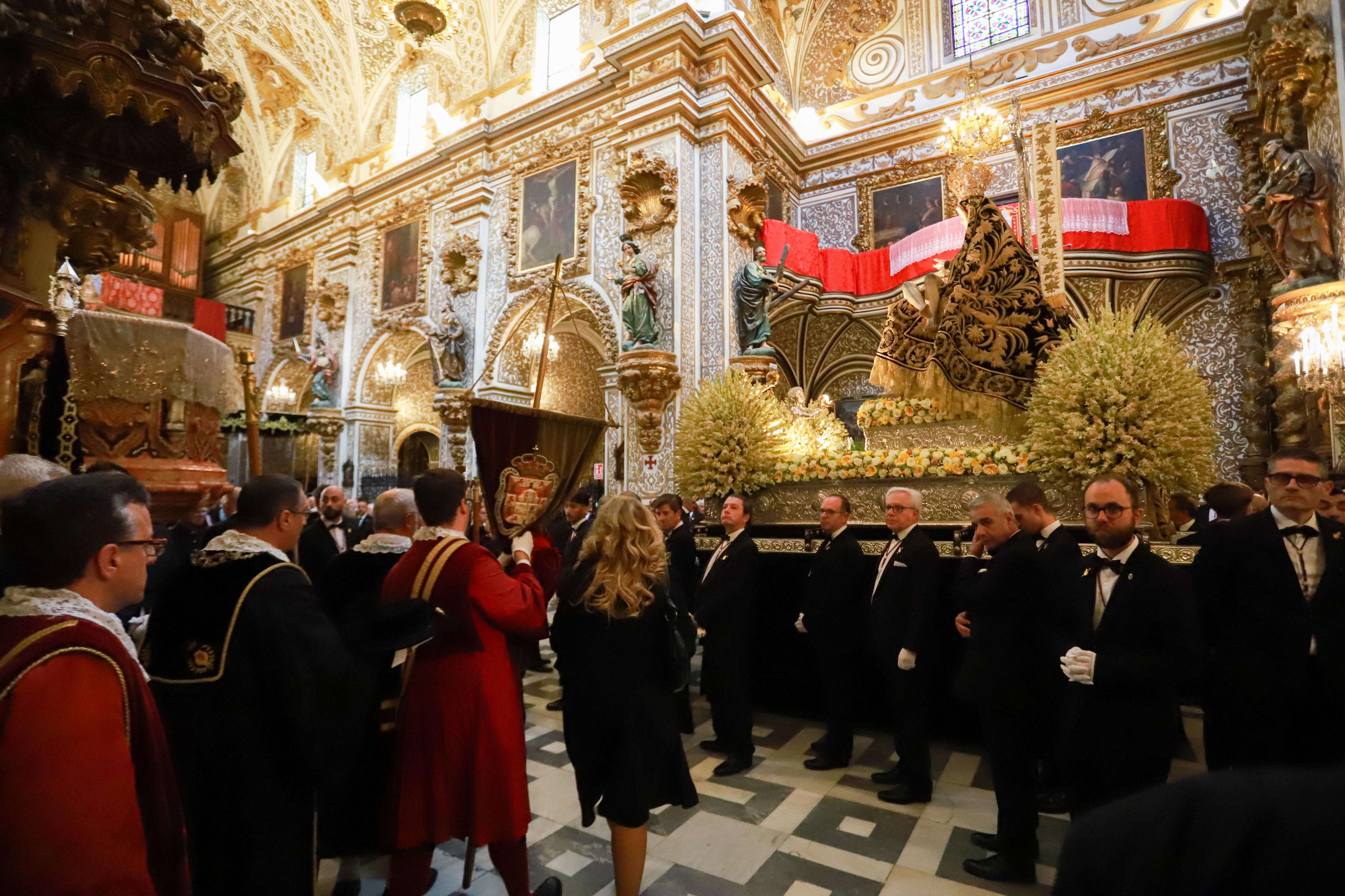 Las imágenes de la procesión de la Patrona por las calles de Granada