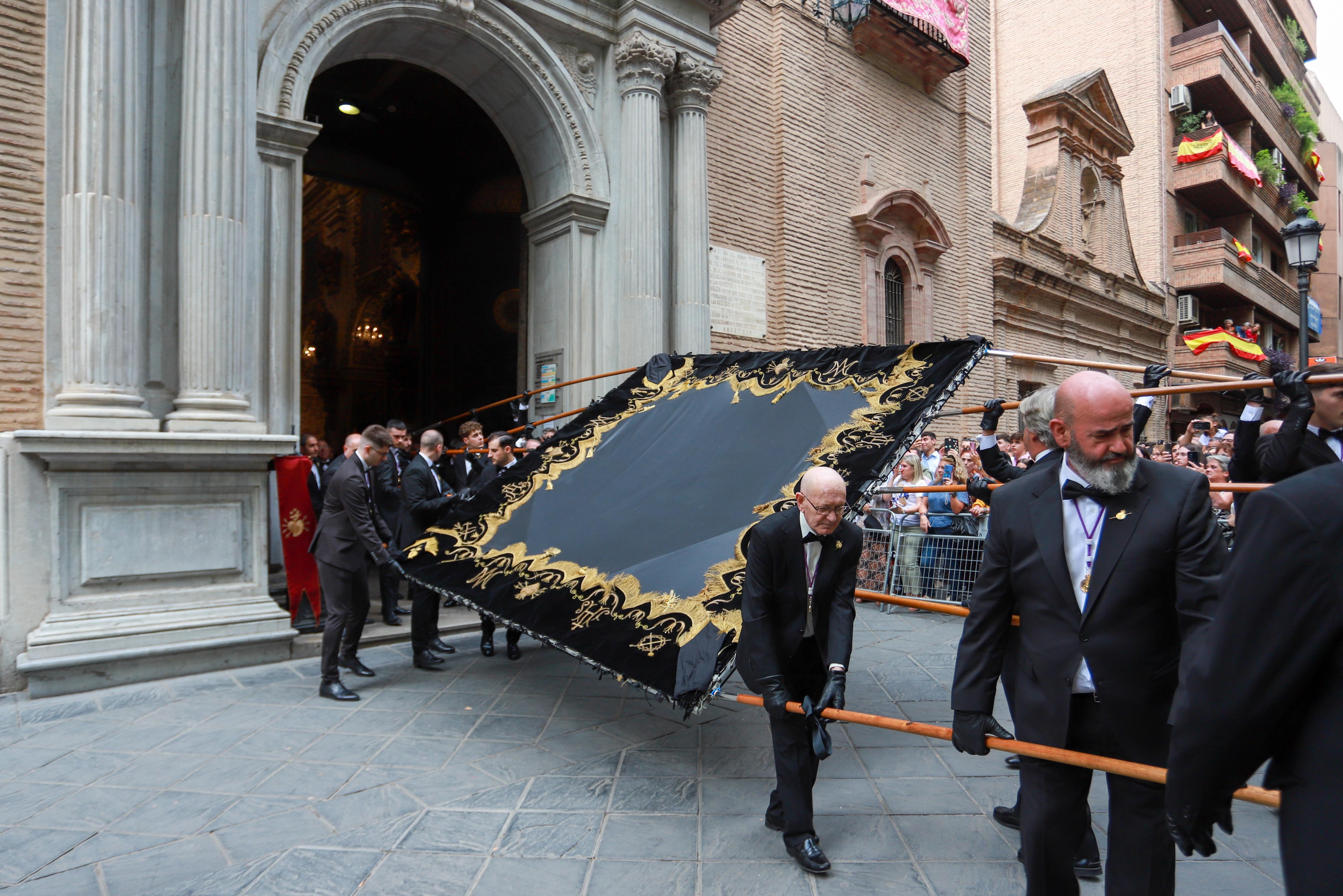 Las imágenes de la procesión de la Patrona por las calles de Granada