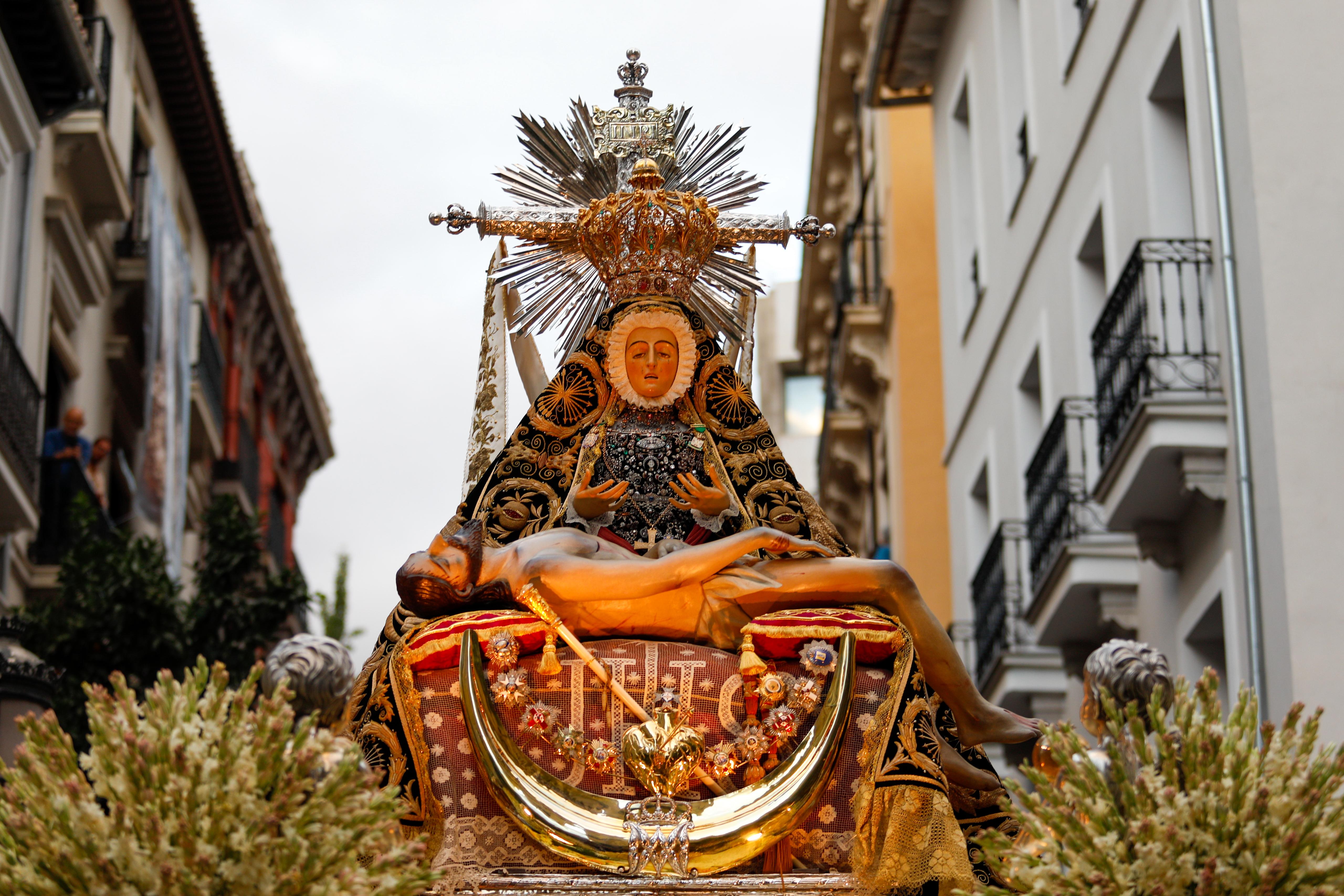 Las imágenes de la procesión de la Patrona por las calles de Granada