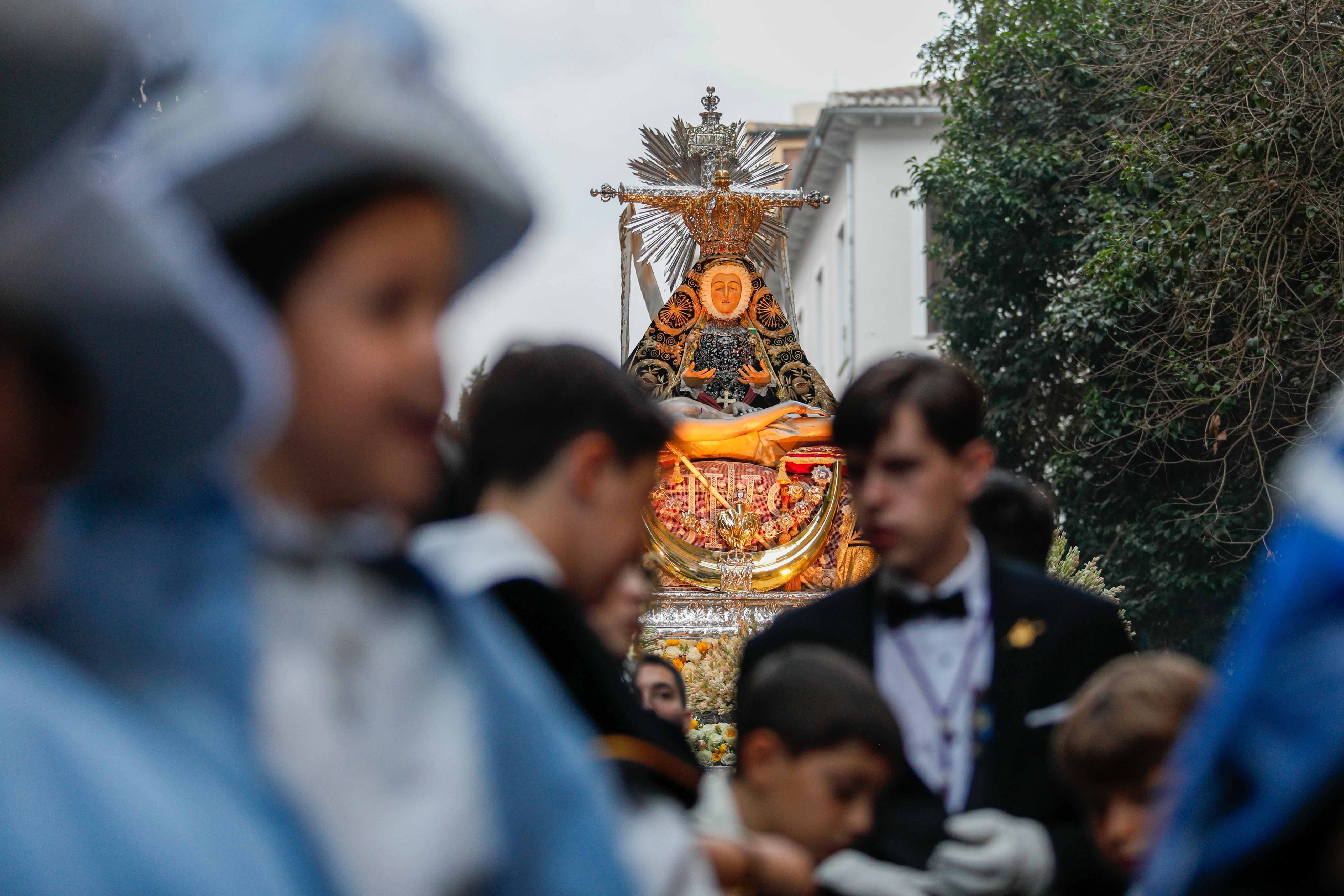 Las imágenes de la procesión de la Patrona por las calles de Granada