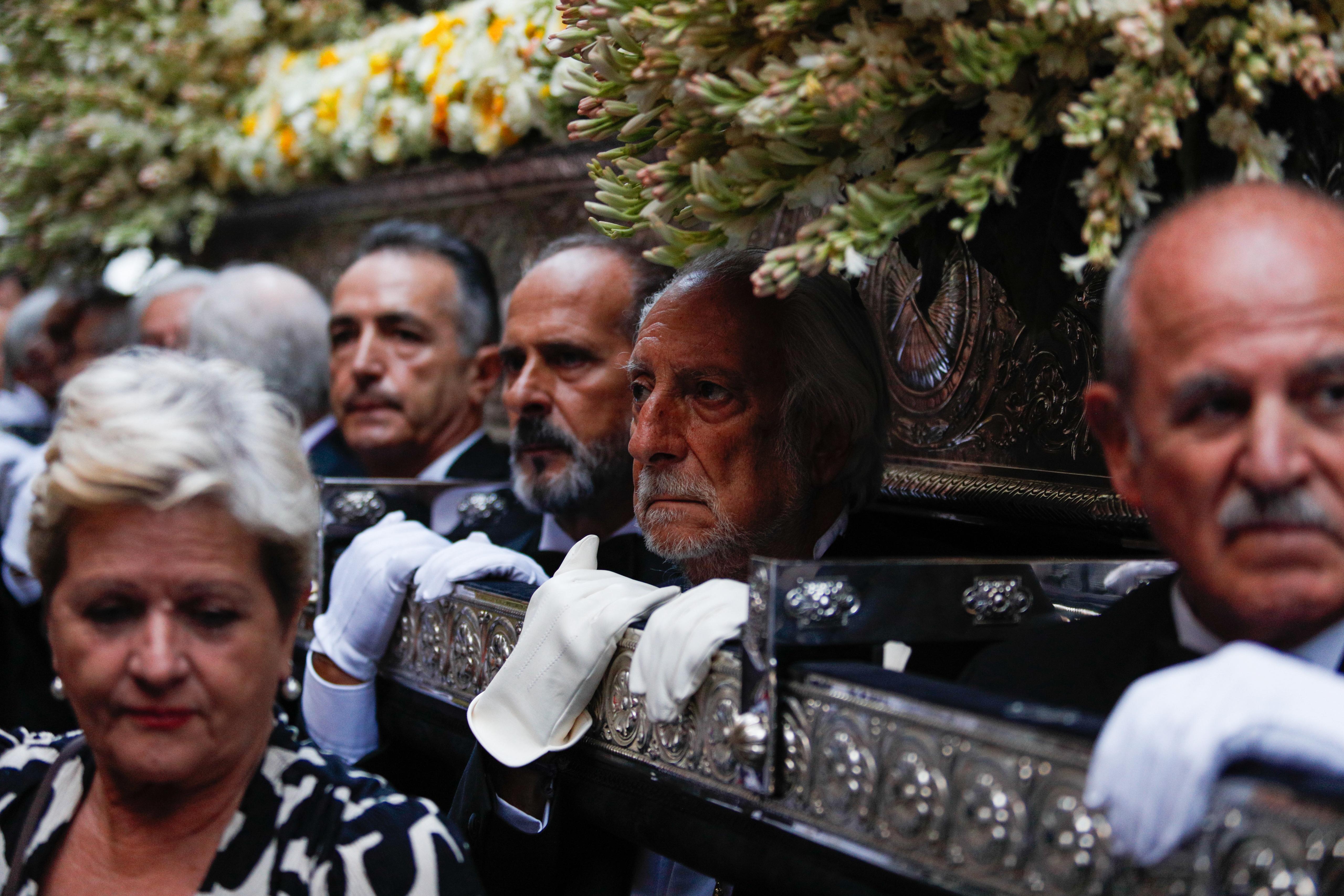 Las imágenes de la procesión de la Patrona por las calles de Granada