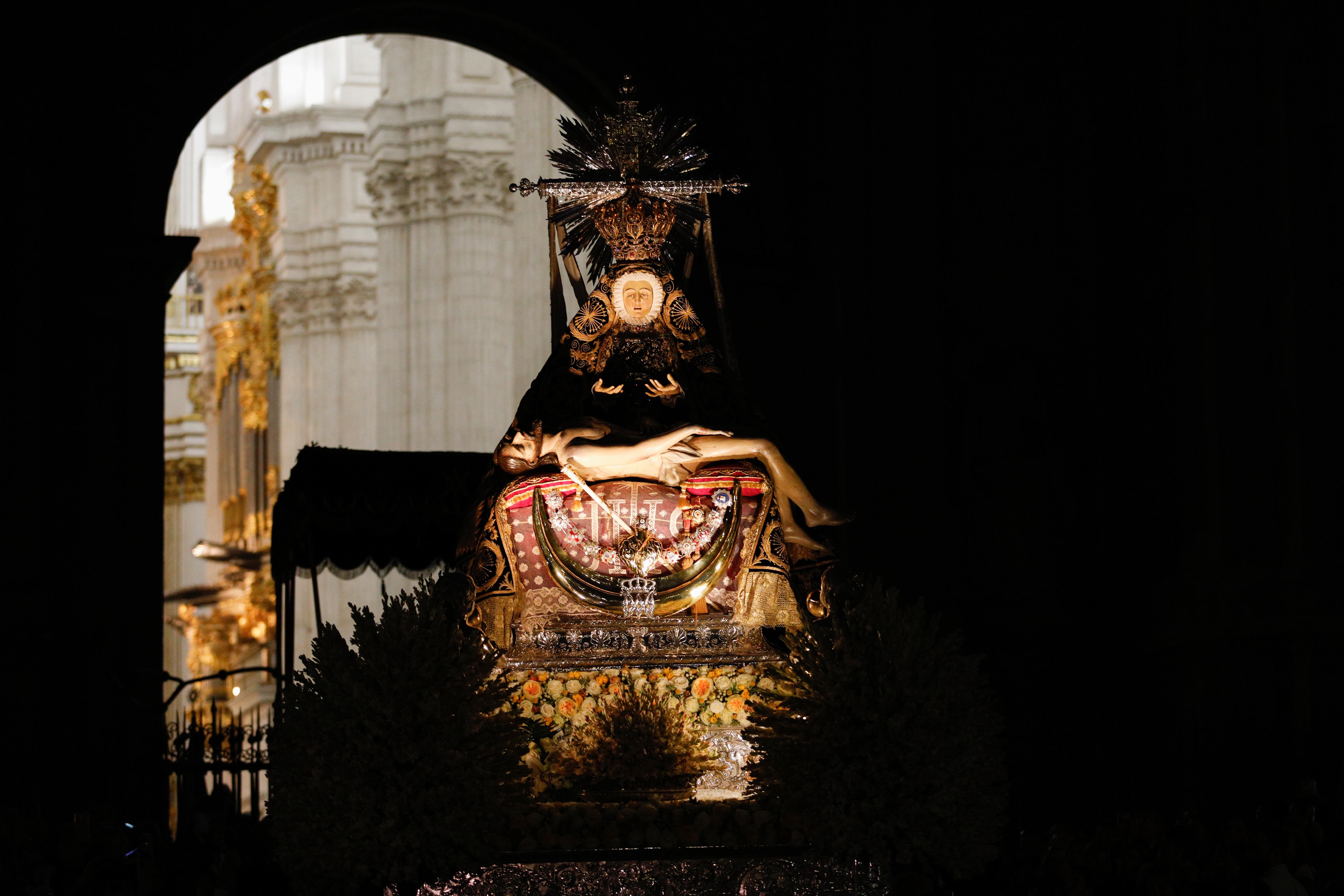 Las imágenes de la procesión de la Patrona por las calles de Granada