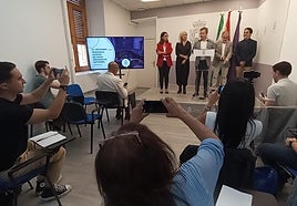 Rueda de prensa para explicar el pleno.