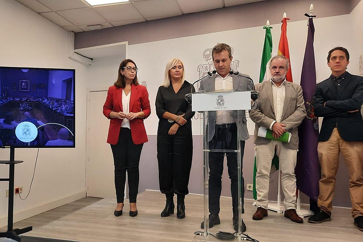 África Colomo, María Espejo, Julio Millán, Francisco Lechuga y Luis García.