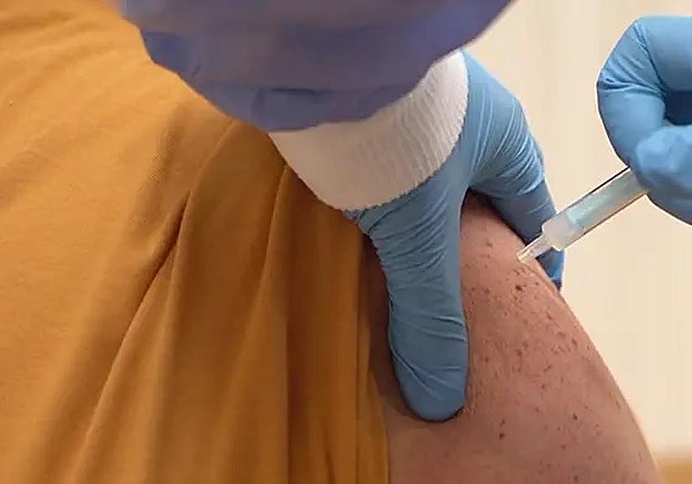 Un brote de gripe y Covid deja 22 contagios y cuatro fallecidos en una residencia de Sevilla