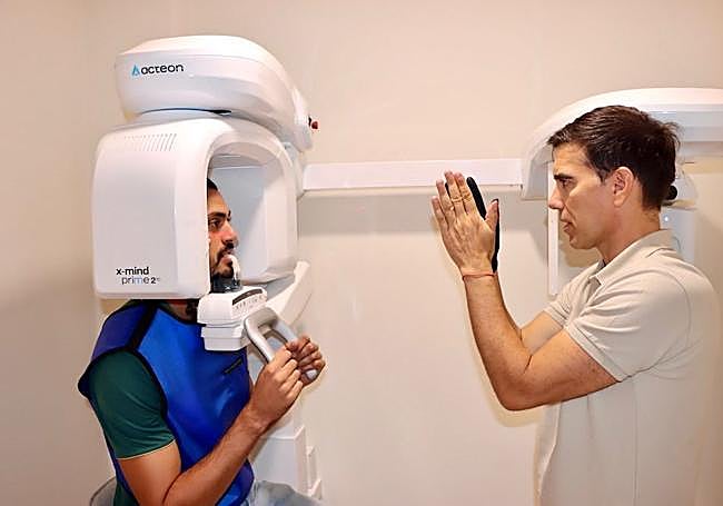 Jorge Fernández pasa el examen odontológico.