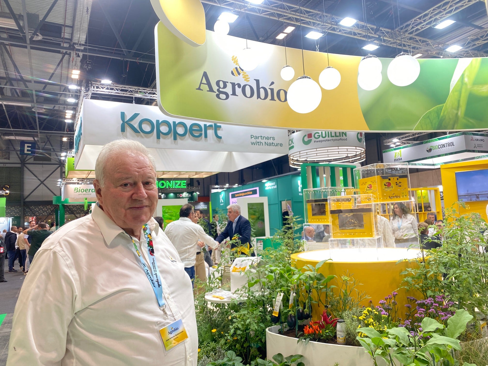 El presidente de AgroBío, José Antonio Santorromán, en su stand en Fruit Attraction.
