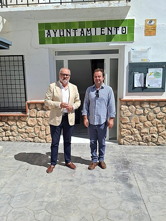 La Junta ayuda al Ayuntamiento de Alicún de Ortega a remodelar la pista de pádel y el campo de fútbol