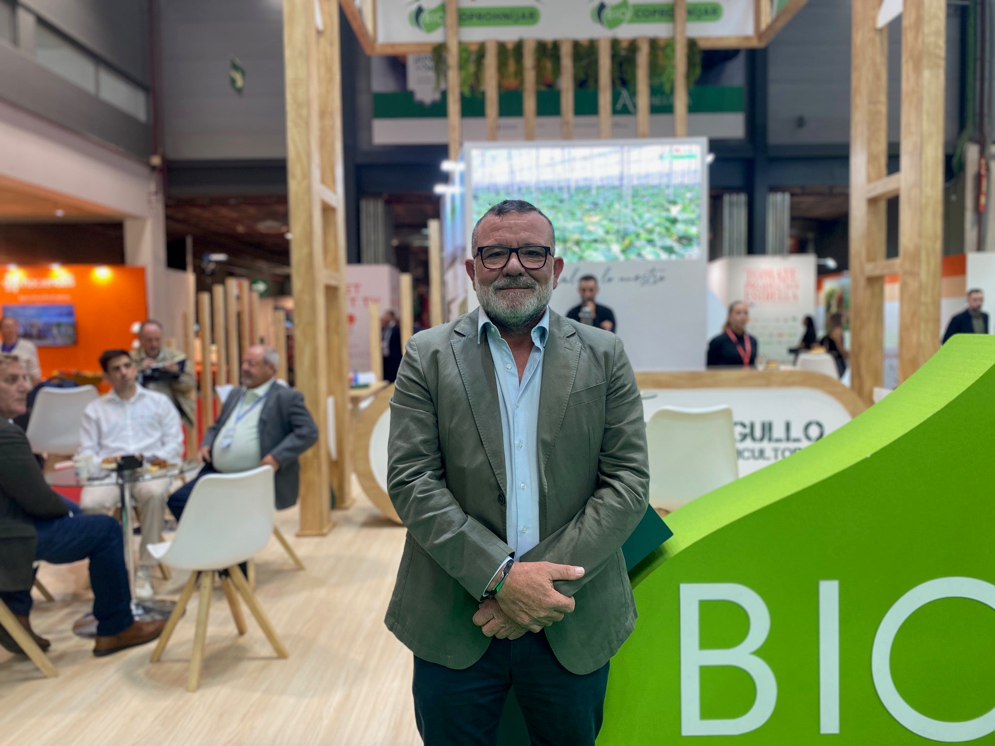 El presidente de Coprohníjar, Francisco de Ves, en su stand en Fruit Attraction.