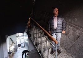 Manuel Valero, en el piso en el que aún no puede entrar a vivir.