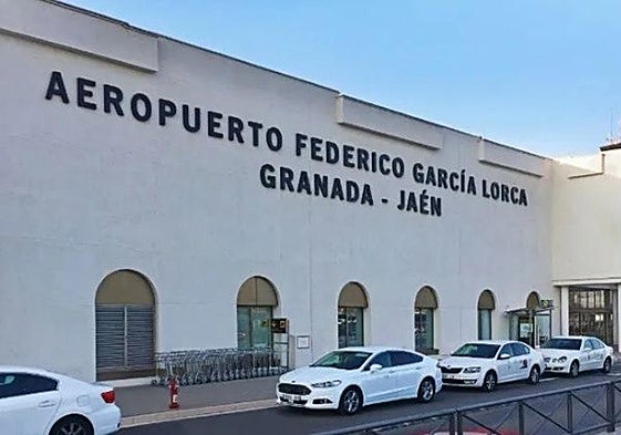 Aeropuerto de Granada-Jaén, a noventa kilómetros de la capital jienense.