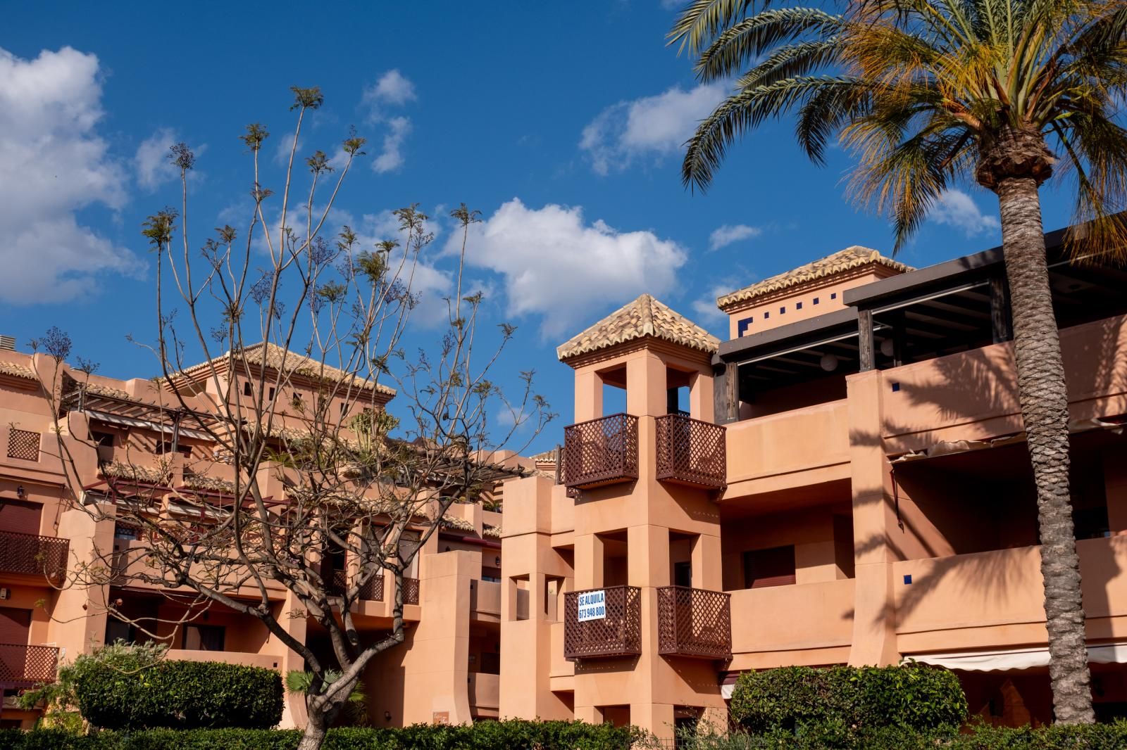 Imagen secundaria 1 - Las Terrazas de Playa Granada, Los Moriscos y en la última imagen la promoción Aqua de Osuna, aún en obras.