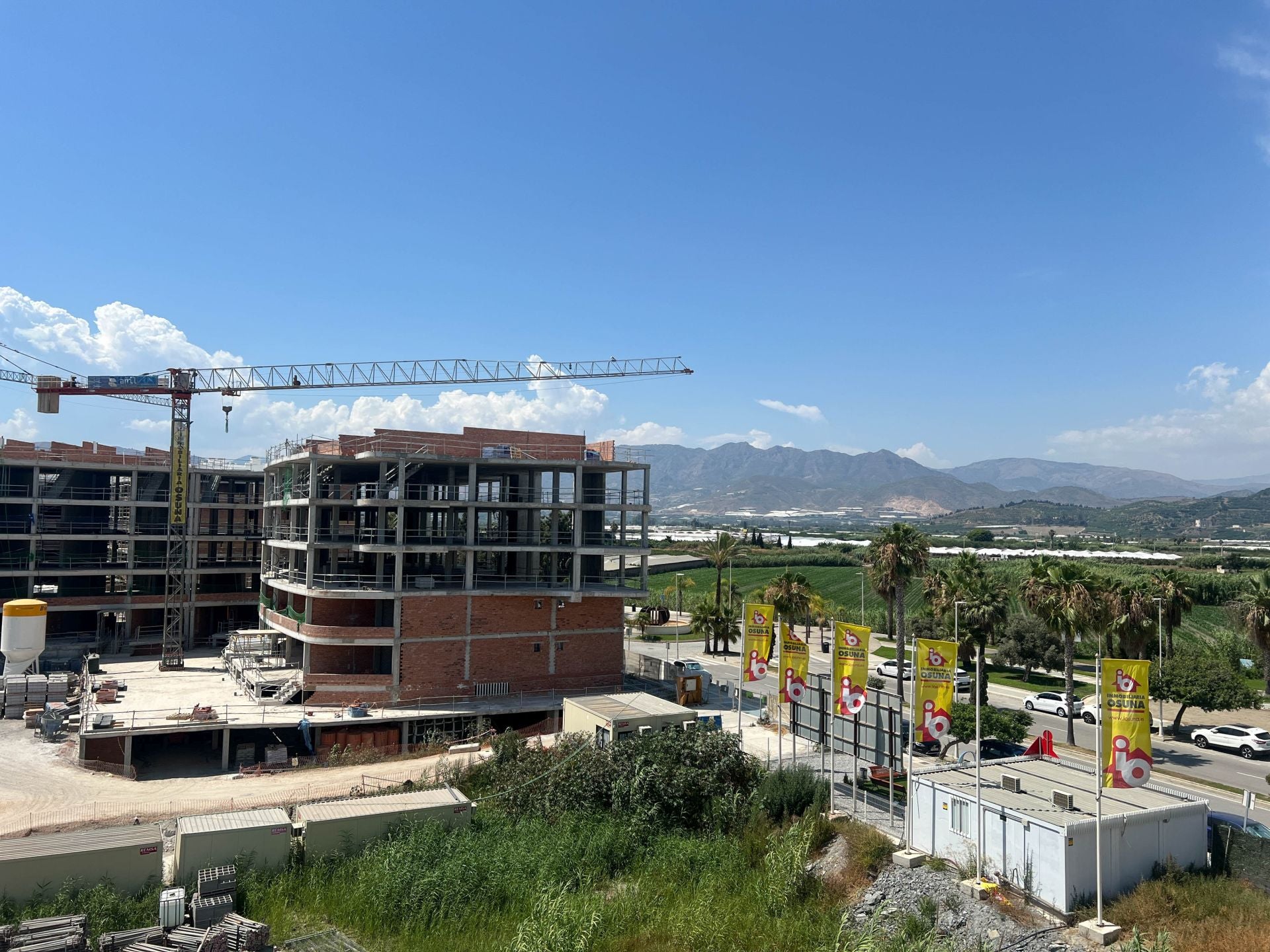 Imagen secundaria 2 - Las Terrazas de Playa Granada, Los Moriscos y en la última imagen la promoción Aqua de Osuna, aún en obras.
