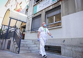 Foto de archivo de un profesional sanitario en el centro de salud de Gran Capitán.