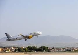 Avión despegando desde Granada.