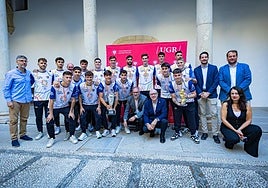 Recepción institucional al equipo de fútbol masculino de la Universidad de Granada.