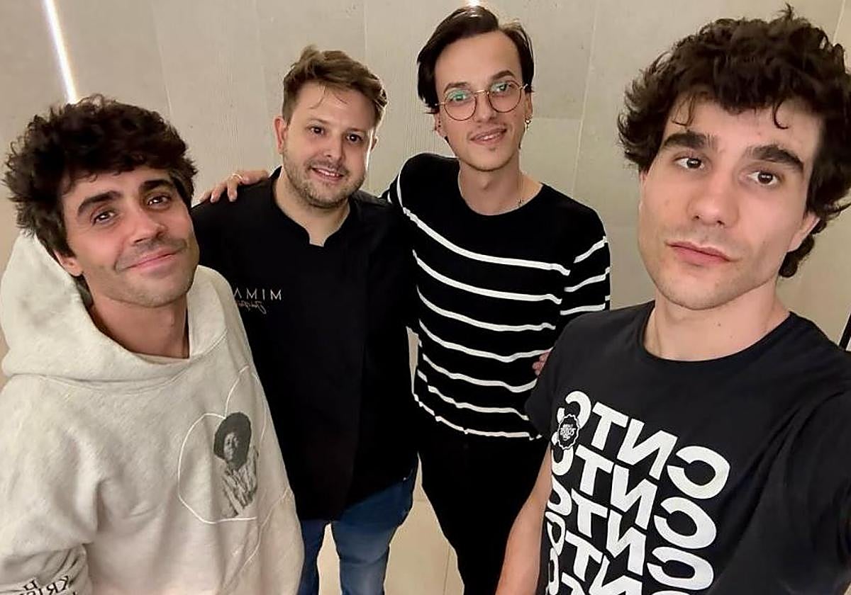 Javier Calvo y Javier Ambrossi en el restaurante Mimar de Granada.