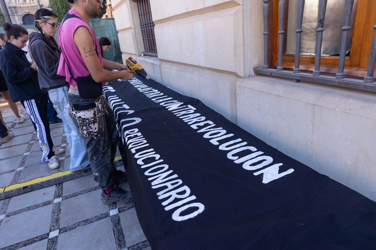 Las imágenes de los Javis en la Plaza de Santa Ana rodando para su nueva película