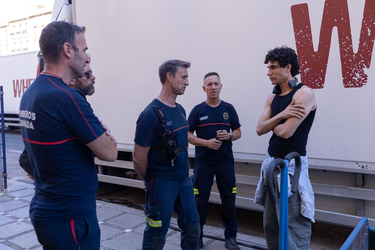 Las imágenes de los Javis en la Plaza de Santa Ana rodando para su nueva película