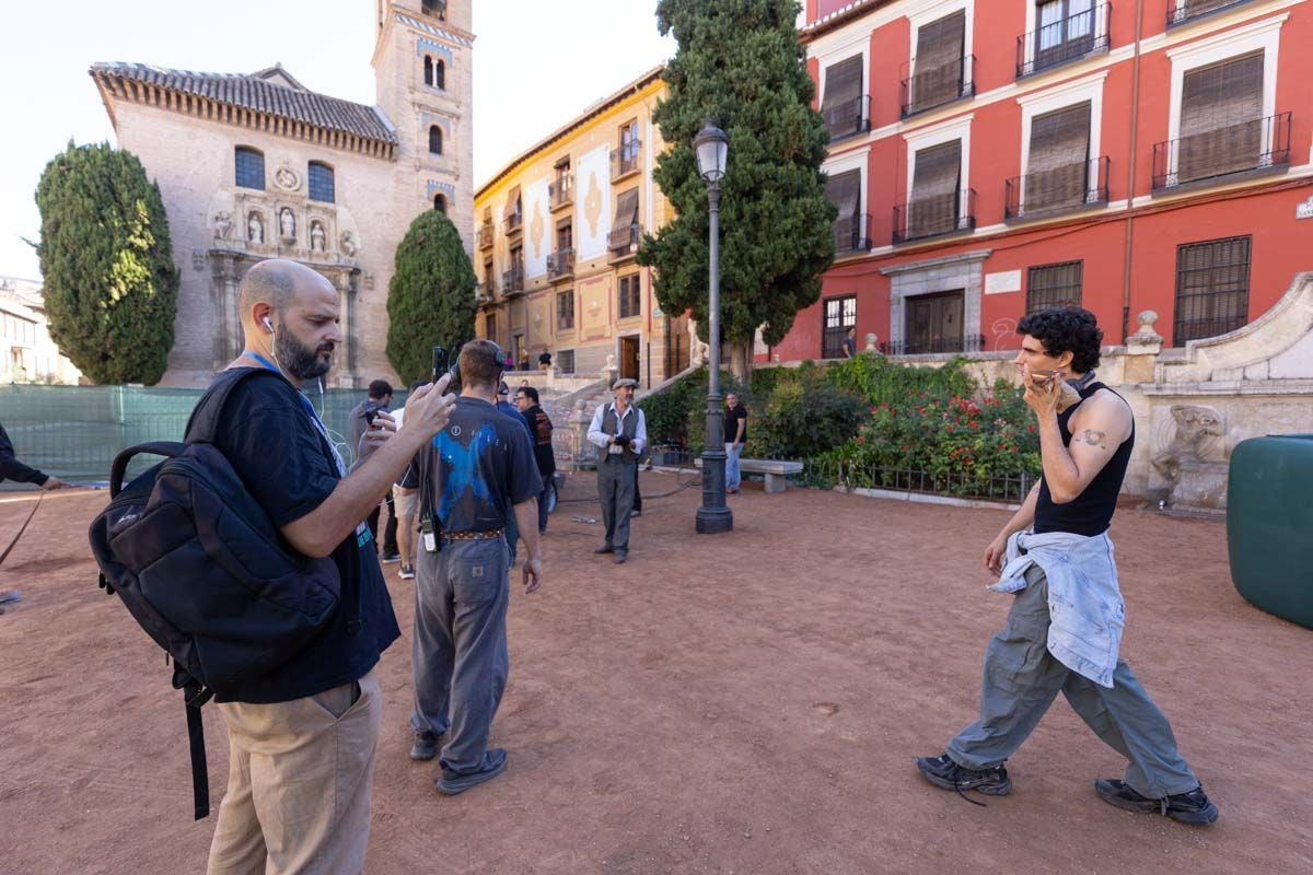 Las imágenes de los Javis en la Plaza de Santa Ana rodando para su nueva película