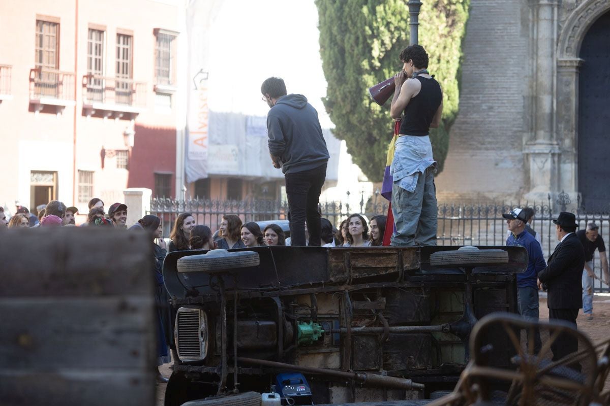 Las imágenes de los Javis en la Plaza de Santa Ana rodando para su nueva película