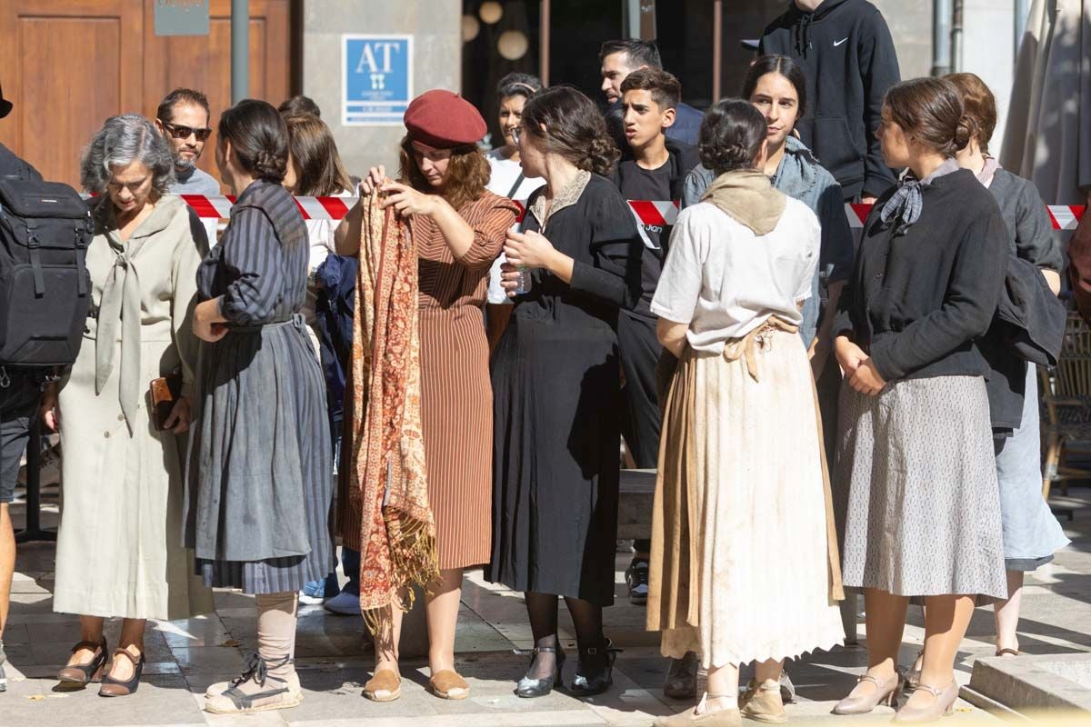 Las imágenes de los Javis en la Plaza de Santa Ana rodando para su nueva película