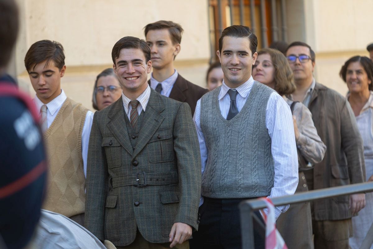 Las imágenes de los Javis en la Plaza de Santa Ana rodando para su nueva película