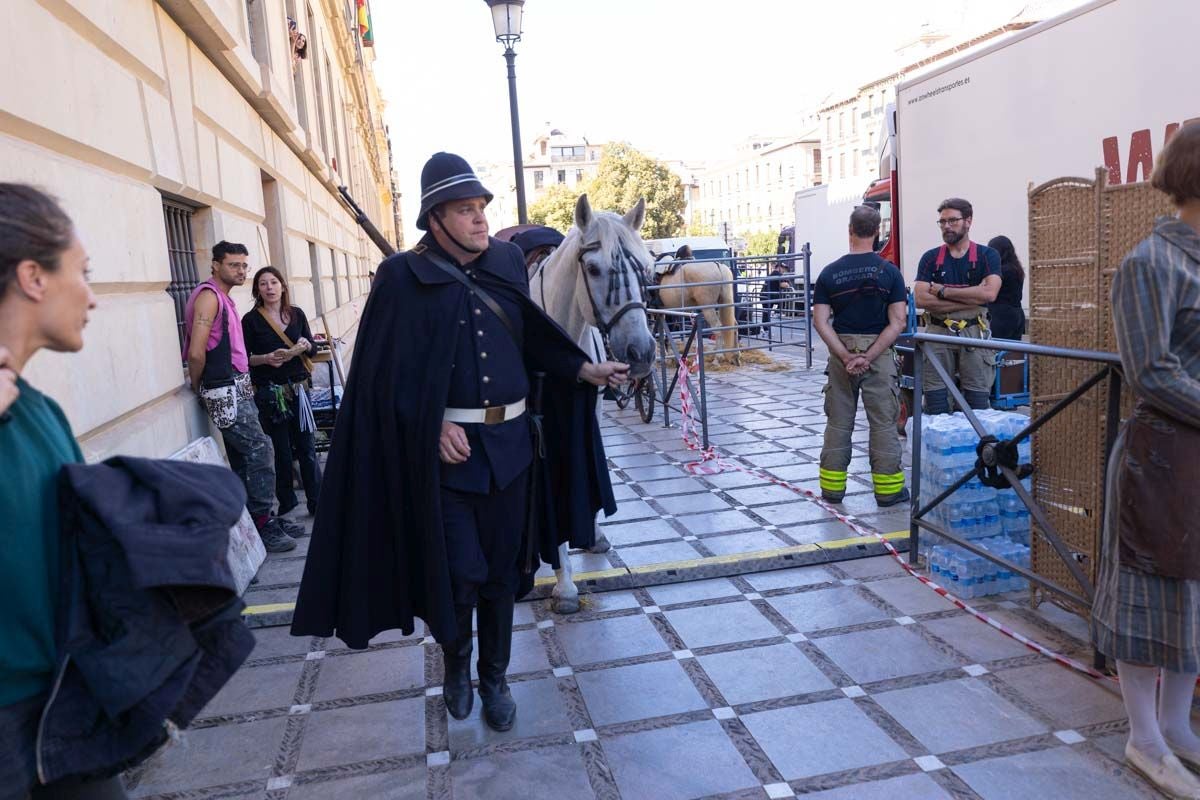 Las imágenes de los Javis en la Plaza de Santa Ana rodando para su nueva película