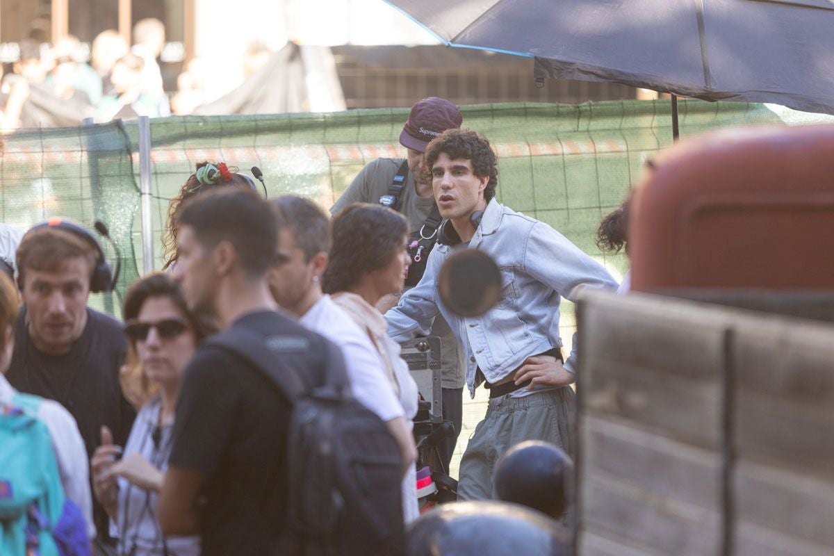 Las imágenes de los Javis en la Plaza de Santa Ana rodando para su nueva película