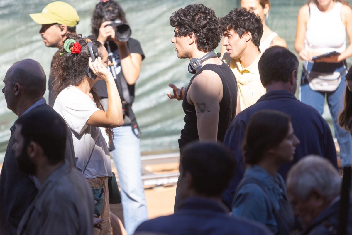 Las imágenes de los Javis en la Plaza de Santa Ana rodando para su nueva película