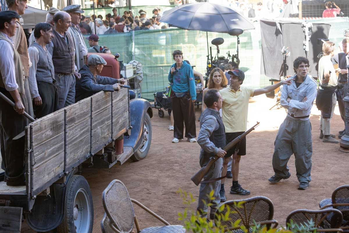 Las imágenes de los Javis en la Plaza de Santa Ana rodando para su nueva película