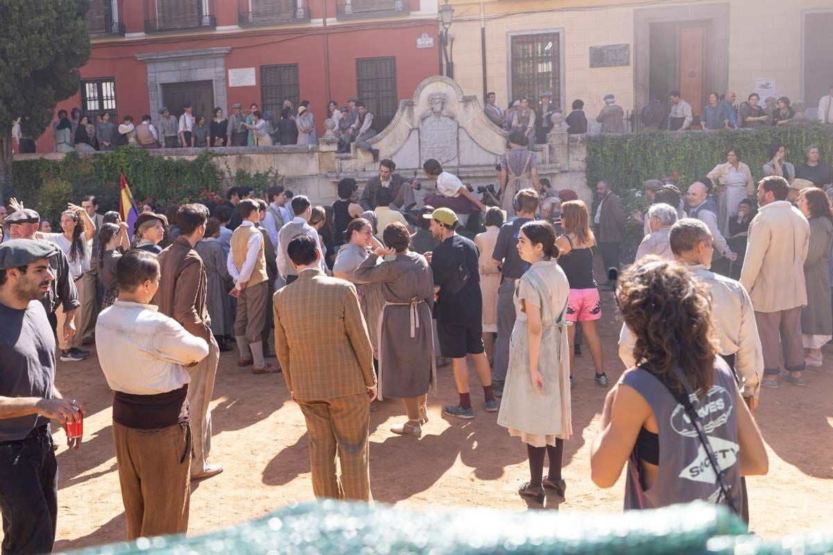 Las imágenes de los Javis en la Plaza de Santa Ana rodando para su nueva película